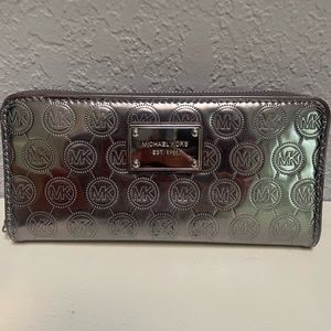 Michael Kora Silver Metallic wallet